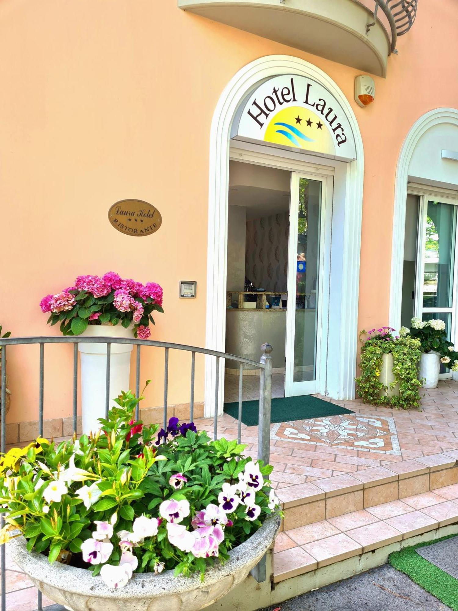 Hotel Laura Cesenatico Buitenkant foto