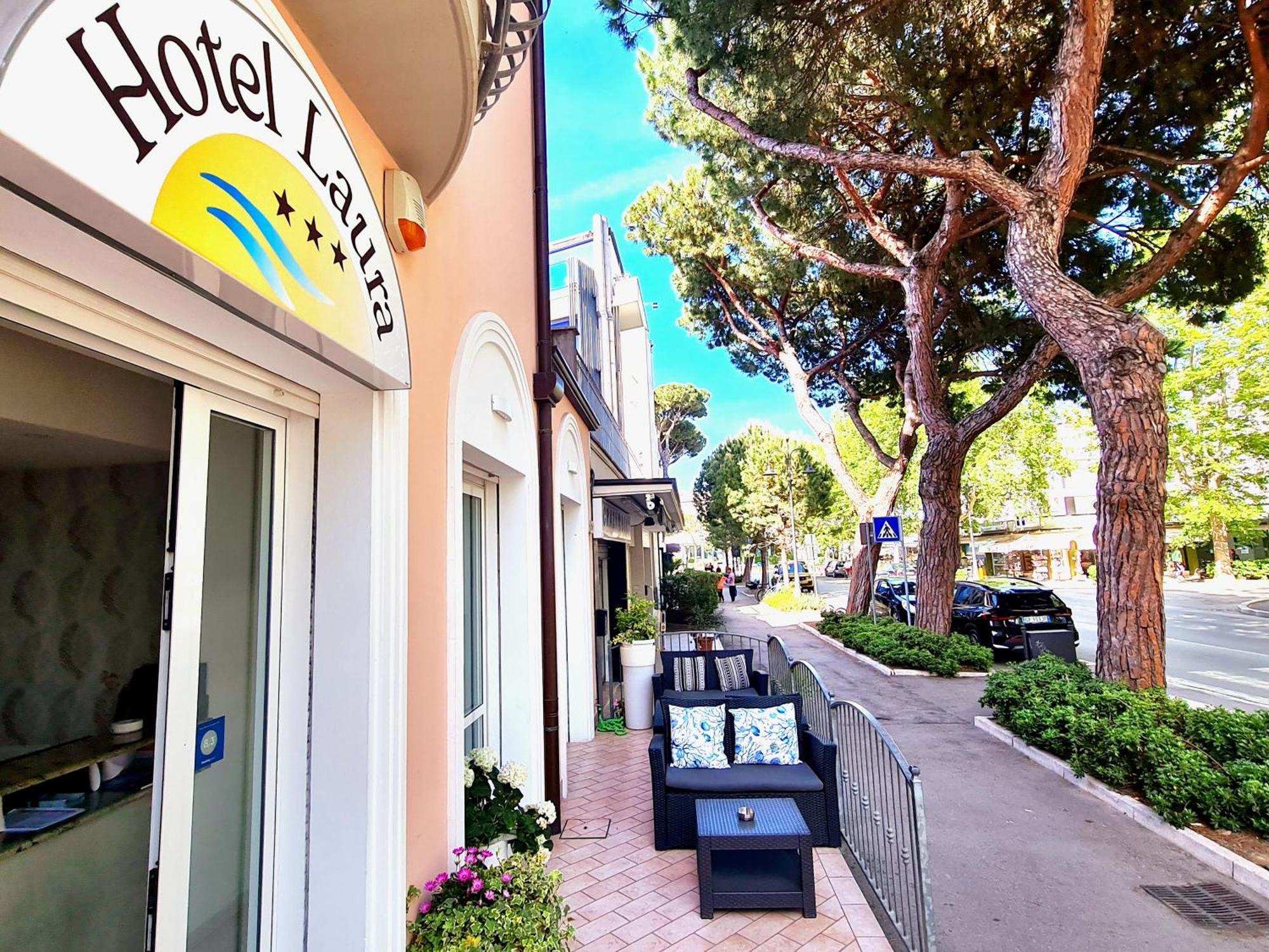 Hotel Laura Cesenatico Buitenkant foto